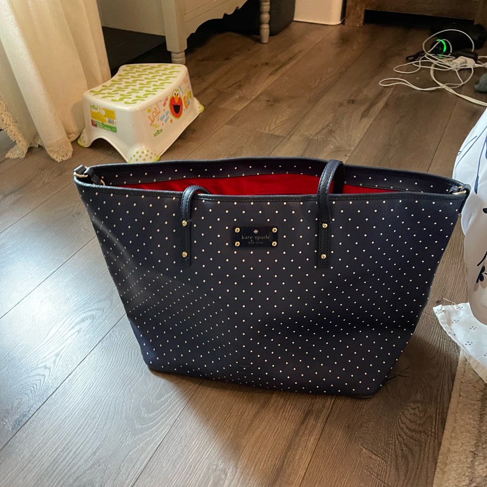 Kate Spade Dotted Large Tote . Used only handful of times . Smoke free home